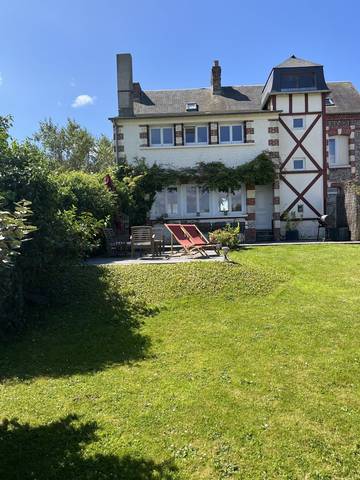 Gîte pour 8 personnes, avec terrasse et jardin à La Rivière-Saint-Sauveur