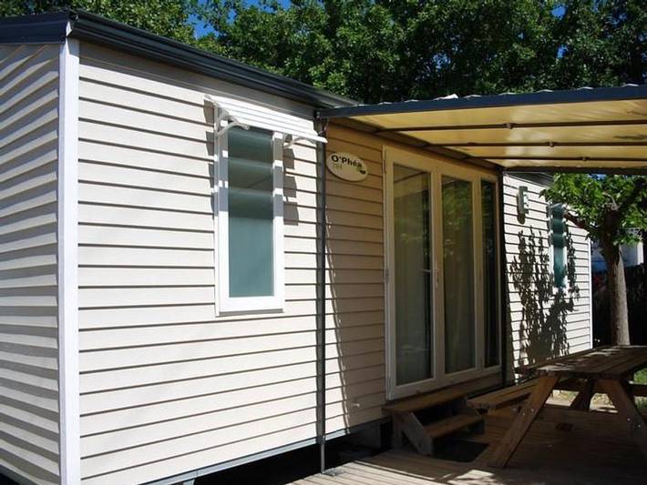 Flower Camping Orly d'Azur - Mobilheim 6 personen - Mobilheim Cayanne Standard 31m² - 2 Schlafzimmer - halbüberdachte Terrasse -. in Six-Fours les Plages, Mittelmeerküste (Frankreich)