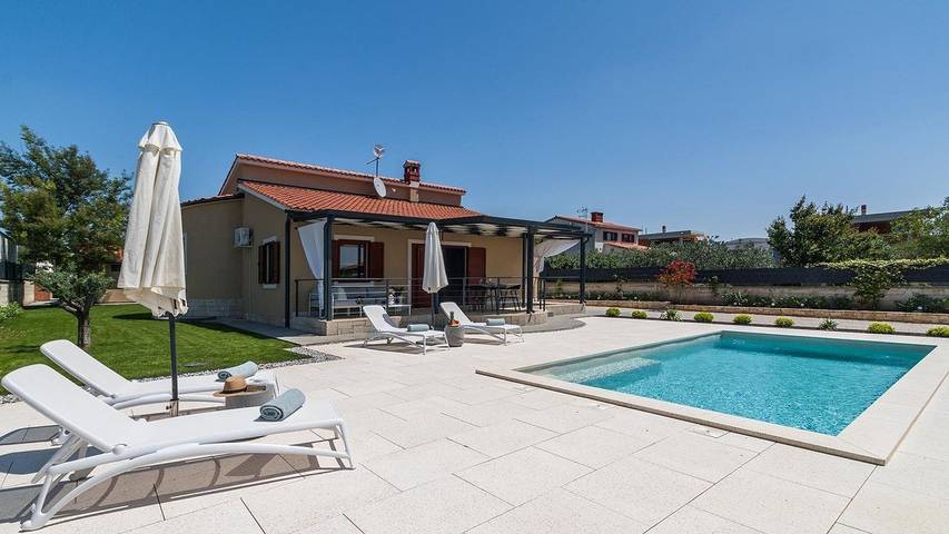 Villa für 4 Personen, mit Terrasse und Garten sowie Pool, mit Haustier in Vodnjan