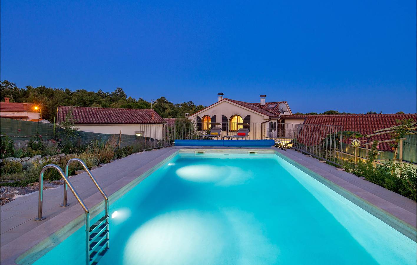 Geräumige 1-Zimmer-Wohnung mit Pool, WLAN, Waschmaschine und Parkplatz in Ružići (Matulji), Općina Matulji