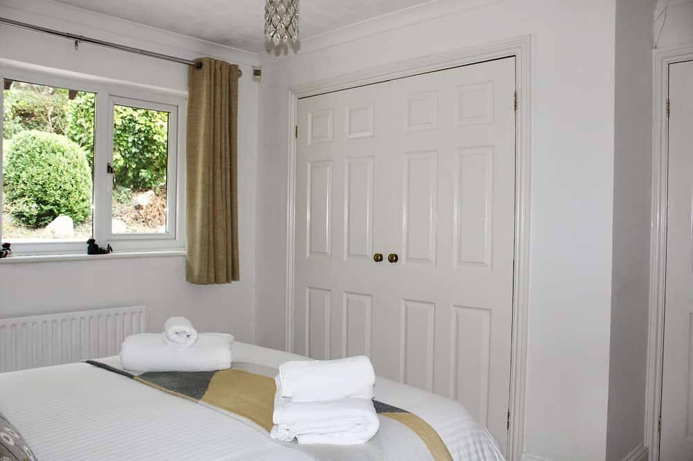 Perfect Location To Discover Cornwall Family Dog Friendly Bungalow in Bodmin in Bodmin, Cornwall