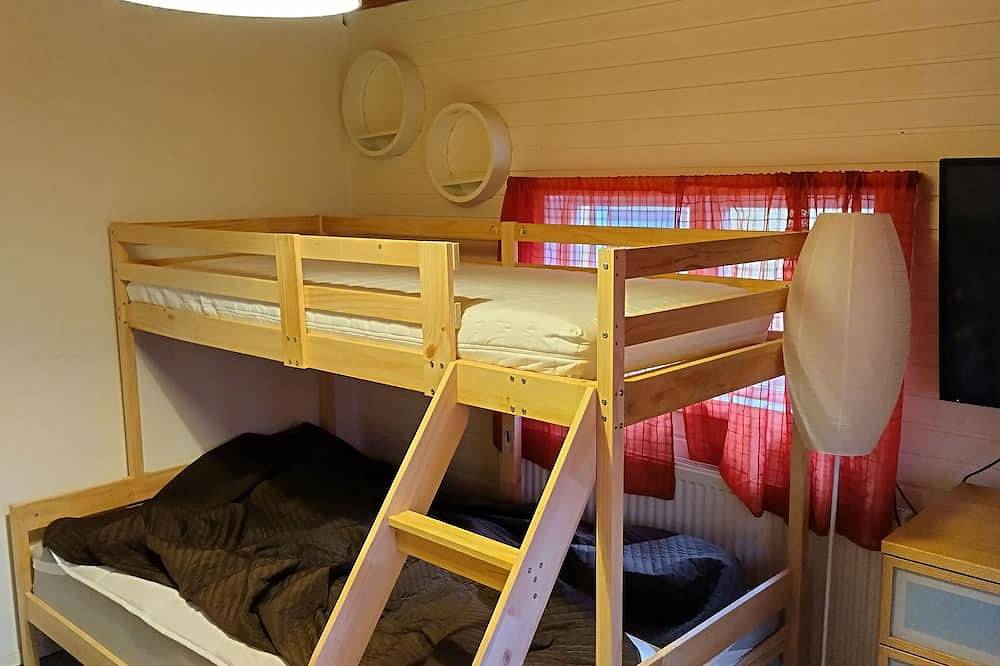 Gemütliche Kolsva-Hütte mit eigenem Eingang in Köping, Västmanland
