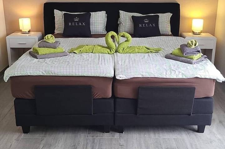 Ferienwohnung für 4 Personen, mit Balkon und Whirlpool, mit Haustier in Pewsum