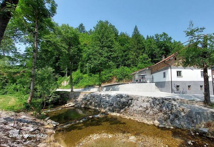 Location de vacances pour 6 personnes, avec piscine ainsi que jardin et vue à Velike Lašče - 2