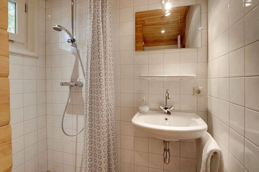 Finnish bungalow on Zelle Estate, in the woods, plenty of privacy! in Achterhoek