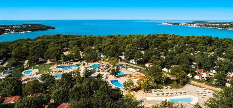 Camping für 4 Personen, mit Terrasse und Kinderpool sowie Pool in Istrien