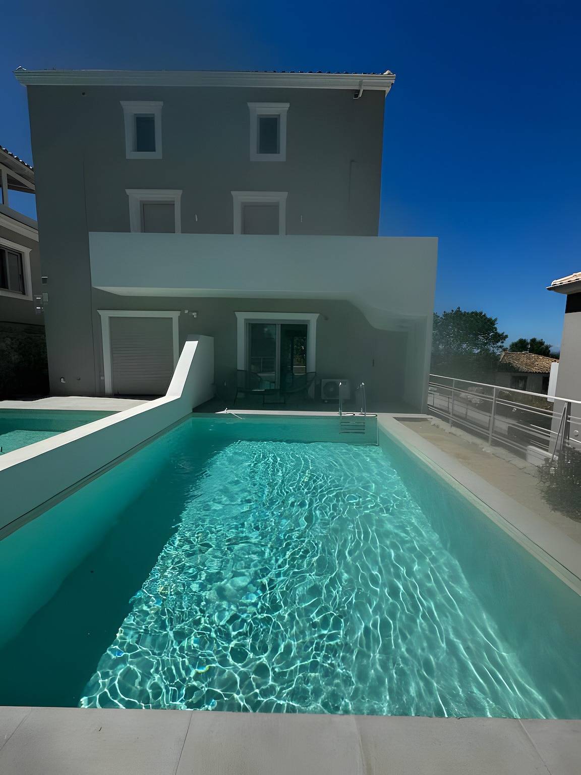 Appartement entier, Appartement « White Shale Lux Suite » avec balcon et Wi-Fi in Leucade Ville, Grèce