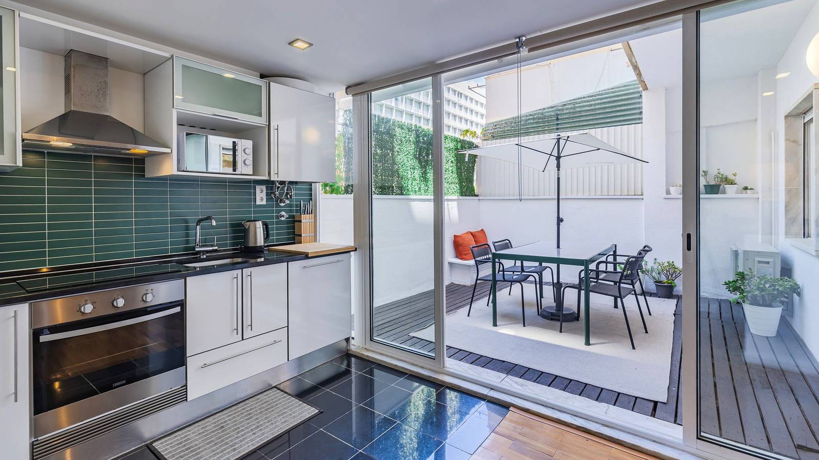 Ganze Wohnung, Ferienwohnung für 4 Personen mit Terrasse in Lissabon, Costa de Lisboa