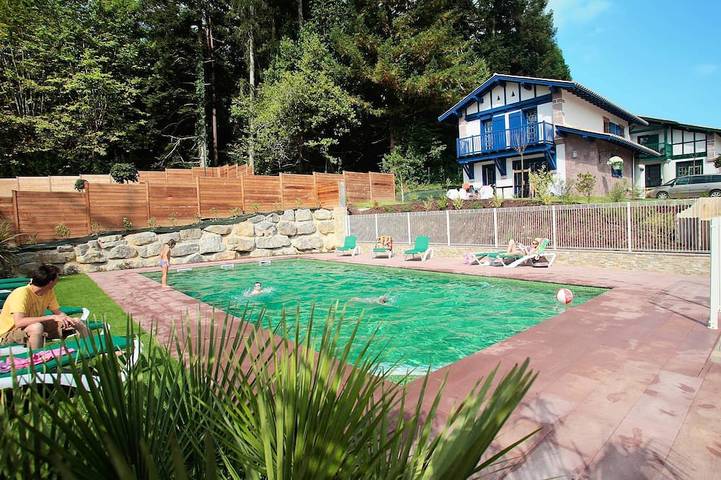 Villa pour 8 personnes, avec balcon et piscine à Urrugne