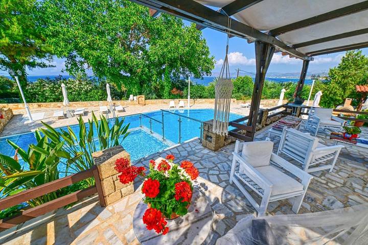 Ferienhaus für 4 Personen, mit Ausblick und Garten sowie Pool und Kinderpool in Kissamos Gemeinde