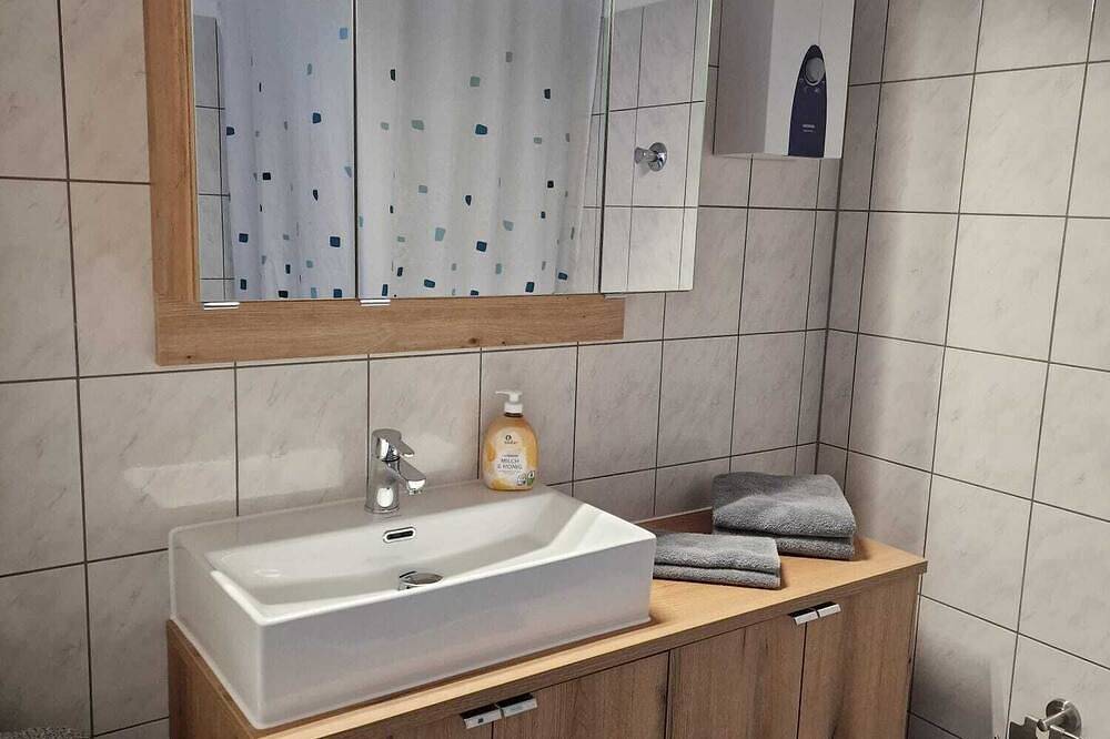 Ganze Wohnung, Gemütliches, neues Appartement mit Küche und Bad (Nr. 1) - Frei Parken in Euskirchen, Rheinland