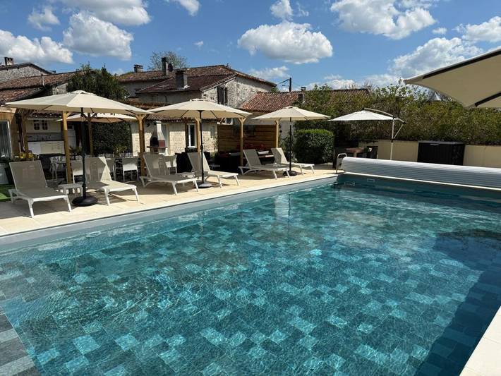 Location de vacances pour 2 personnes, avec sauna et piscine ainsi que vue et jardin à Blanzaguet-Saint-Cybard - 2