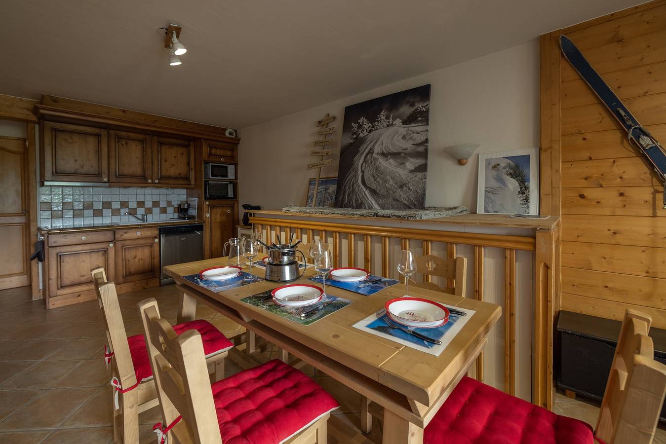 Apartamento entero, Apartamento 'Morrillon 1100 Skis aux Pieds' con vistas a la montaña, balcón y Wi-Fi. in Station de Morillon, Grand Massif