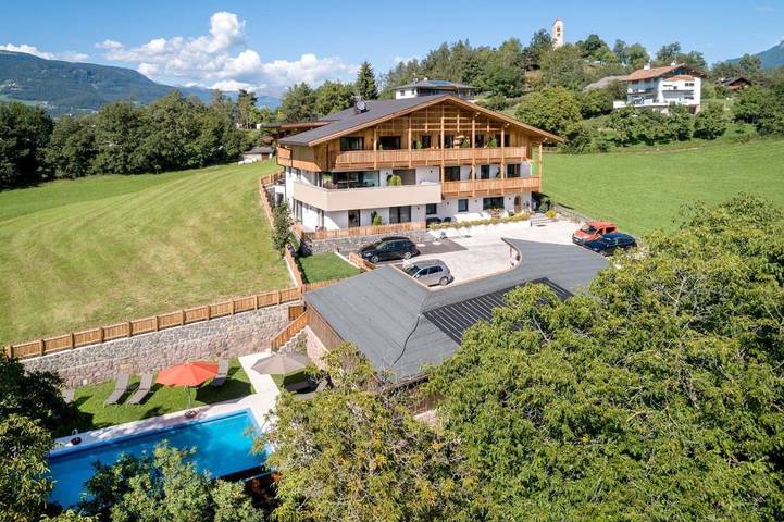 Hôtel pour 2 personnes, avec piscine et jardin ainsi que vue et sauna, adapté aux familles