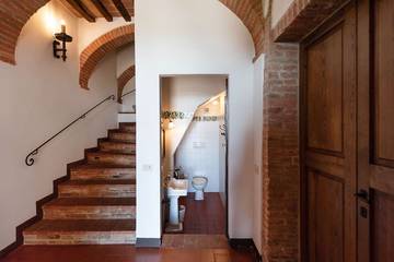 Villa for 12 Guests in Siena, Siena Province, Picture 4