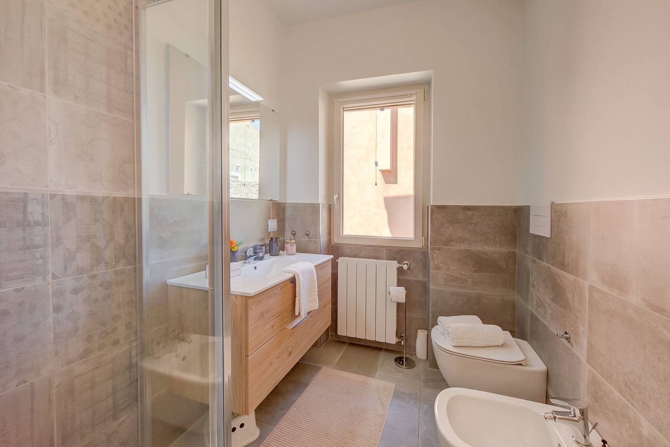 Apartamento entero, Henry-Historic Center 300m From Lake in San Felice del Benaco, Montañas Garda