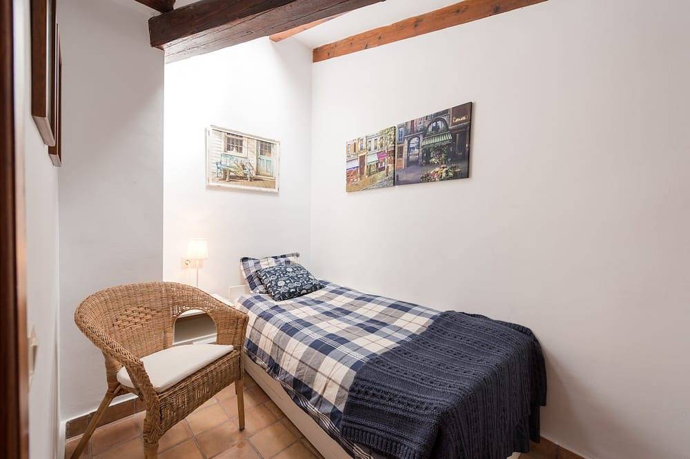 House in Valldemossa center, 5 people, private roof terrace, outstanding views in Valldemossa, West Majorca