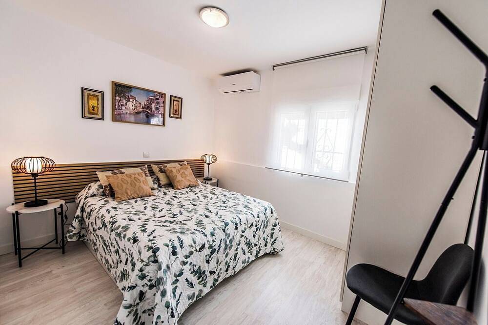 Entire apartment, Lovely apartment in Barajas by bebalmy in Barajas, Madrid