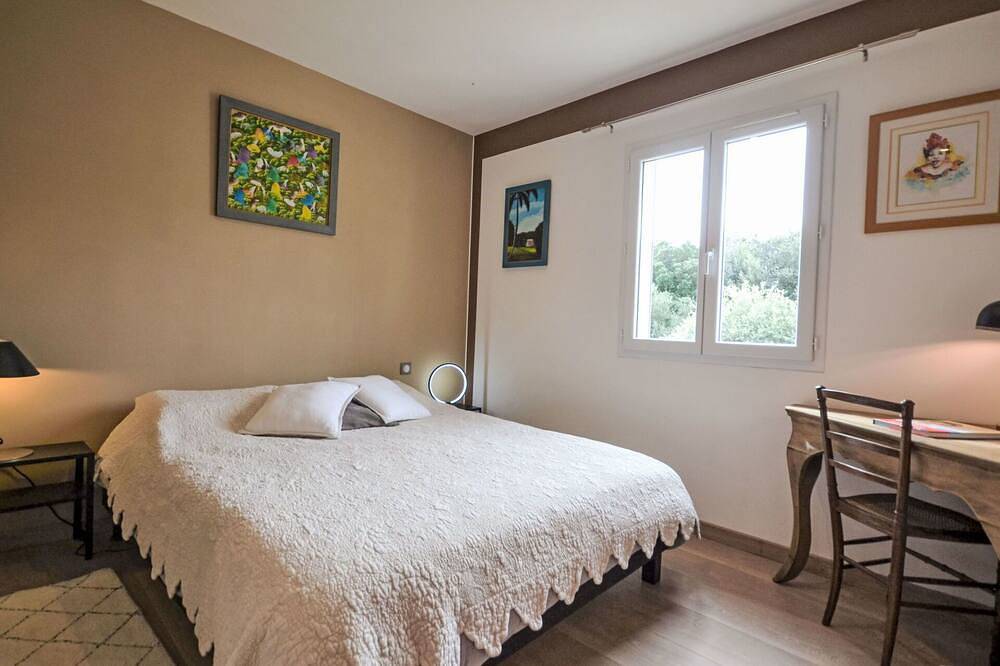 Wonderful private villa with A/C, Wifi, private pool, Tv, patio, pets allowed and parking in Vers-Pont-du-Gard, Nimes region