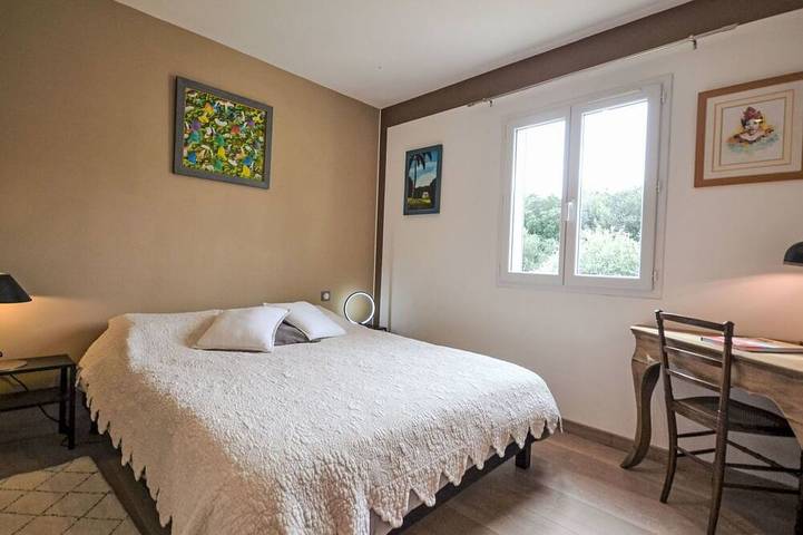 Alleinstehendes Ferienhaus mit privatem Pool,  W-Lan, Klimaanlage, Tv, Innenhof, Haustiere erlaubt in Vers-Pont-du-Gard, Nimes und Umgebung