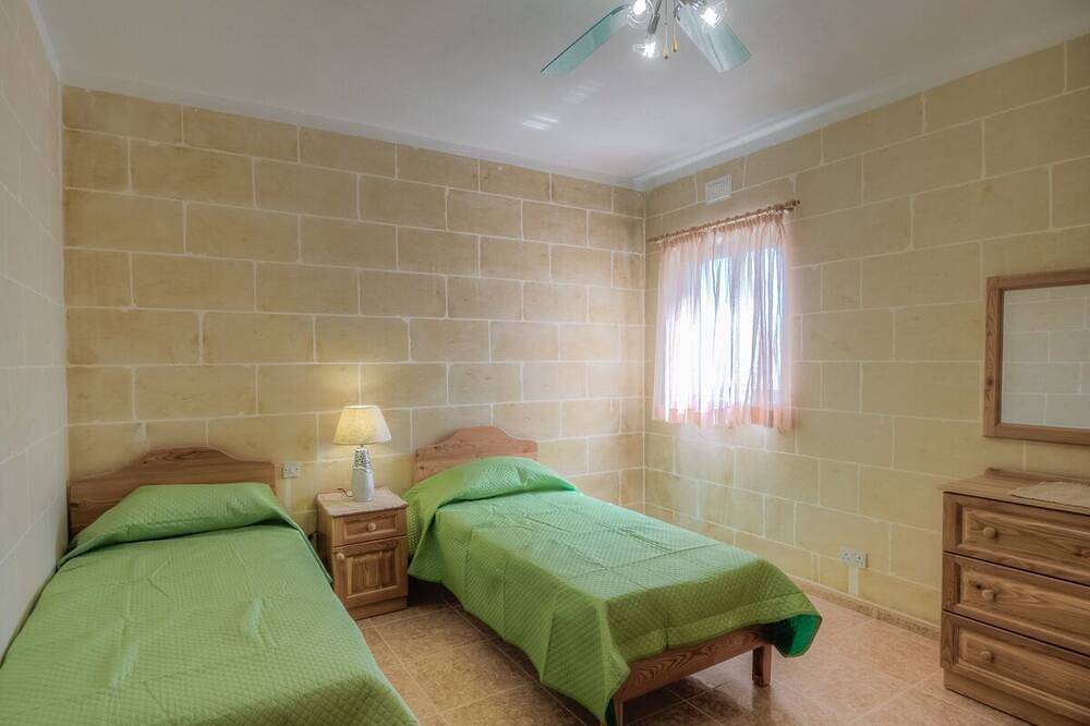 Ganze Wohnung, Modern 3rd floor penthouse + air conditioning in a perfect location in Victoria in Victoria (Malta), Gozo