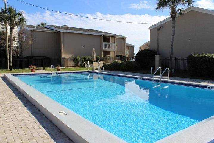 Vacation rental for 8 people, with yard and pool, with pets in Gulf Coast