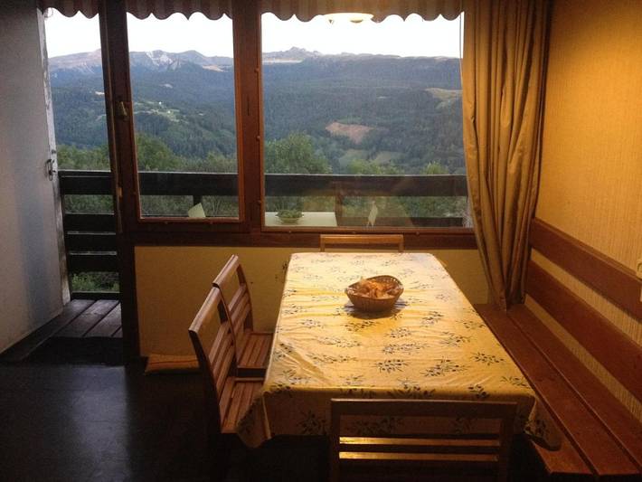 Gîte pour 6 personnes, avec terrasse et vue ainsi que sauna et bassin pour enfant dans La Banne d'Ordanche - 2