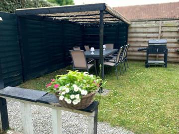 Gîte pour 8 personnes, avec terrasse et jardin ainsi que jacuzzi et sauna dans Caffiers