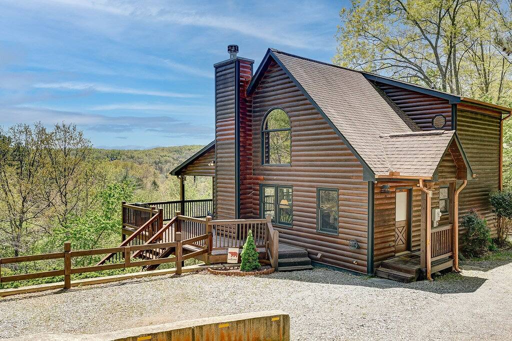 Schöne Berghütte mit Whirlpool, Billardtisch, 3 Decks und eine tolle Aussicht! in Chattahoochee National Forest