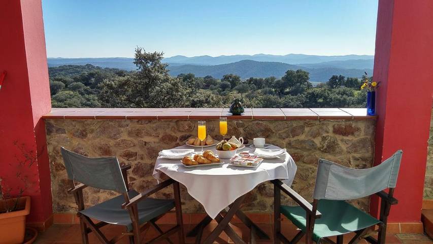 Hotel para 4 personas, con jardín además de piscina y vistas, Se admiten mascotas - 1