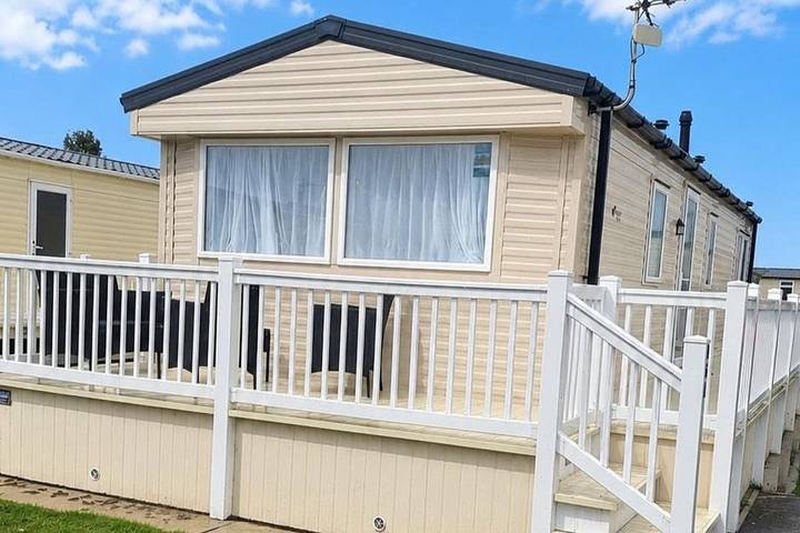 Chalet for 6 people, with Balcony and Terrace in Chapel St. Leonards