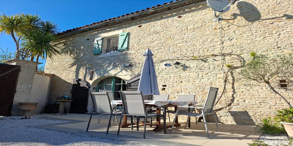 Gîte pour 6 personnes, avec piscine et jacuzzi