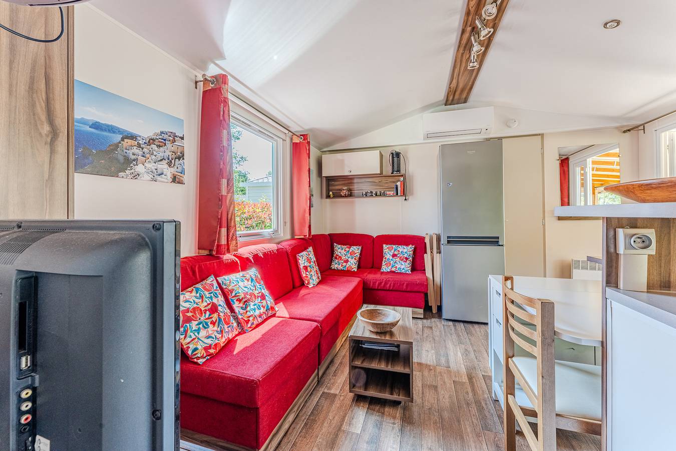 Mobile Home 'Mobilhome 282 Grand Confort' with Private Terrace, Garden, and Air Conditioning in Gastes, Côte d’Argent