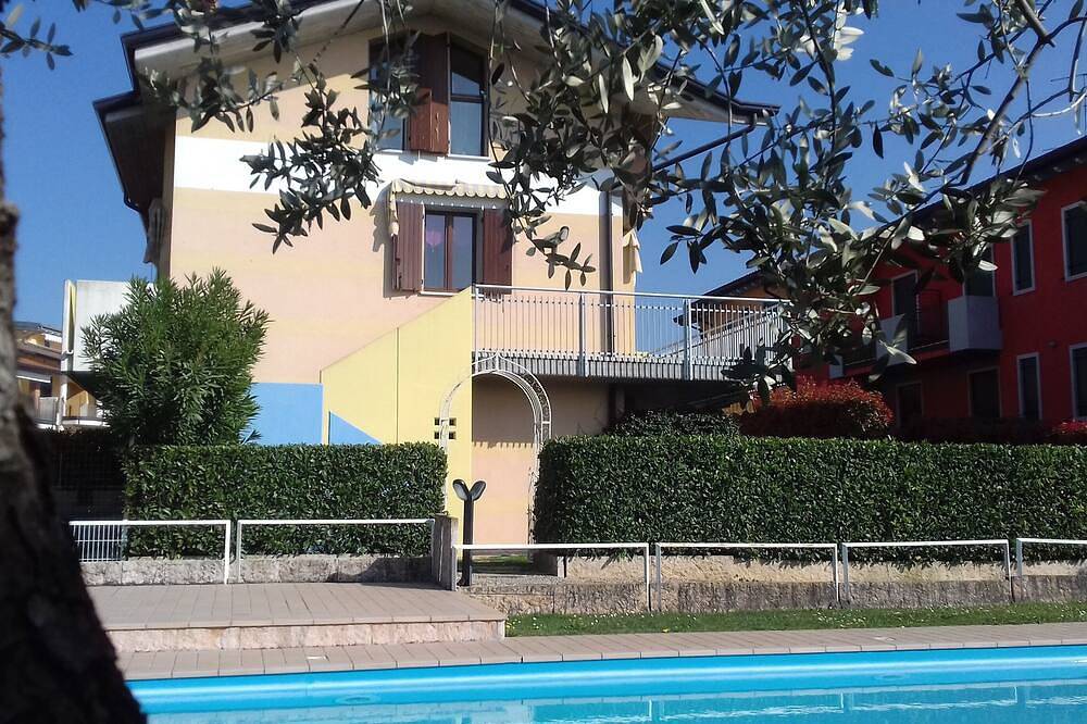 Appartamento intero, Prestigioso  e confortevole appartamento con piscina a Lazise  per vacanze relax in Lazise, Prealpi Gardesane