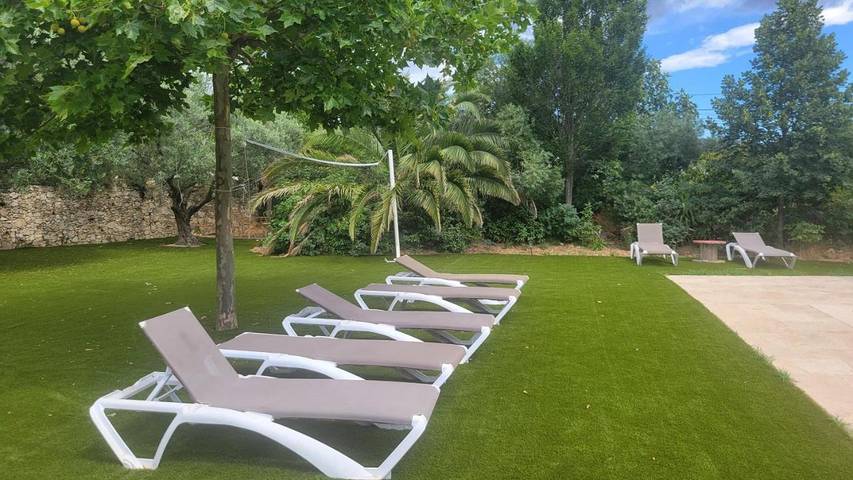 Location de vacances pour 12 personnes, avec vue ainsi que jardin et piscine, animaux acceptés à Roquevaire - 4