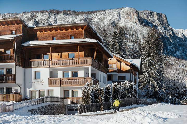 Monolocale intero, Appartamento "Ciasa Willy Lavarella" con vista sulle montagne e Wi-Fi in La Villa, Badia