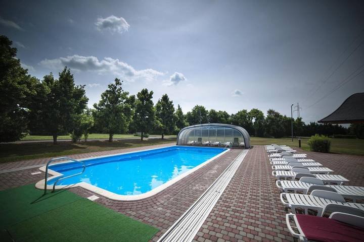 Hotel dla 4 osób, z jacuzzi i ogród oraz sauna i basen w Keszthely