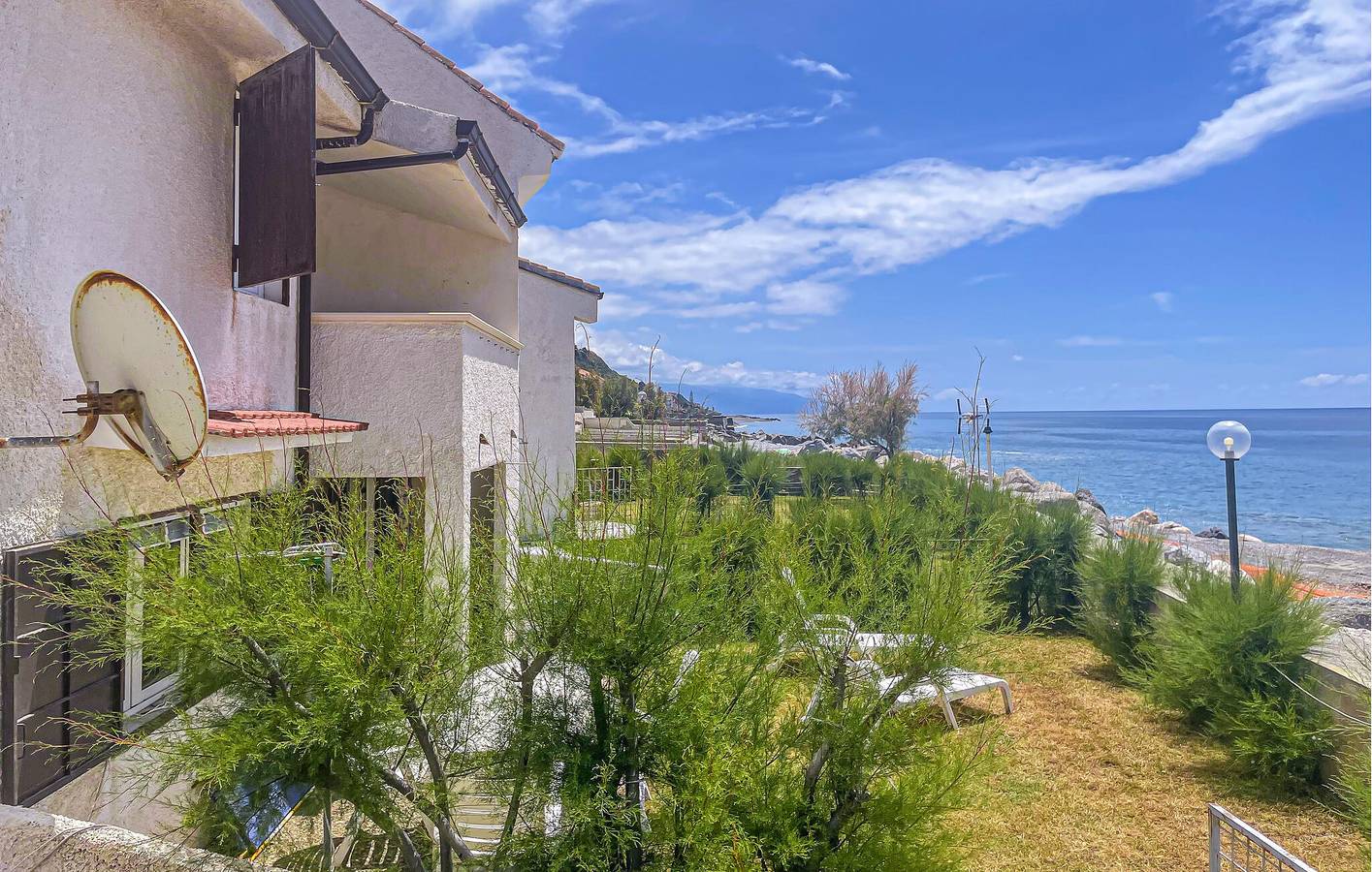 Rückzugsort am Strand mit AC, Parkplatz, Terrasse und Internet in Tyrrhenische Küste Kalabrien