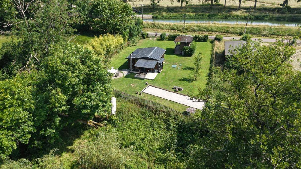Chalet sans voisin, rivière, nature, terrain clos in Rigny, Haute-Saône