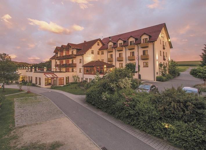 Hotel, mit Balkon und Balkon/Terrasse sowie Terrasse und Garten in Naturpark Oberpfälzer Wald - 2