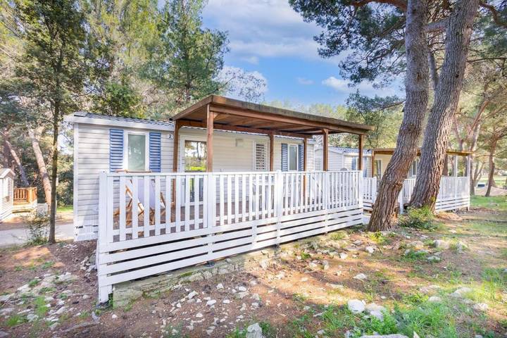 Camping für 5 Personen, mit Terrasse und Garten sowie Ausblick in Banjole