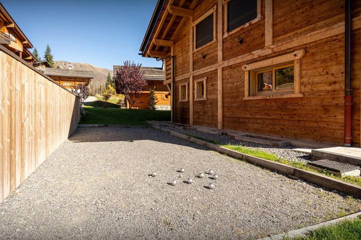 Chalet pour 14 personnes, avec sauna ainsi que jacuzzi et balcon, adapté aux familles à Le Grand-Bornand - 4
