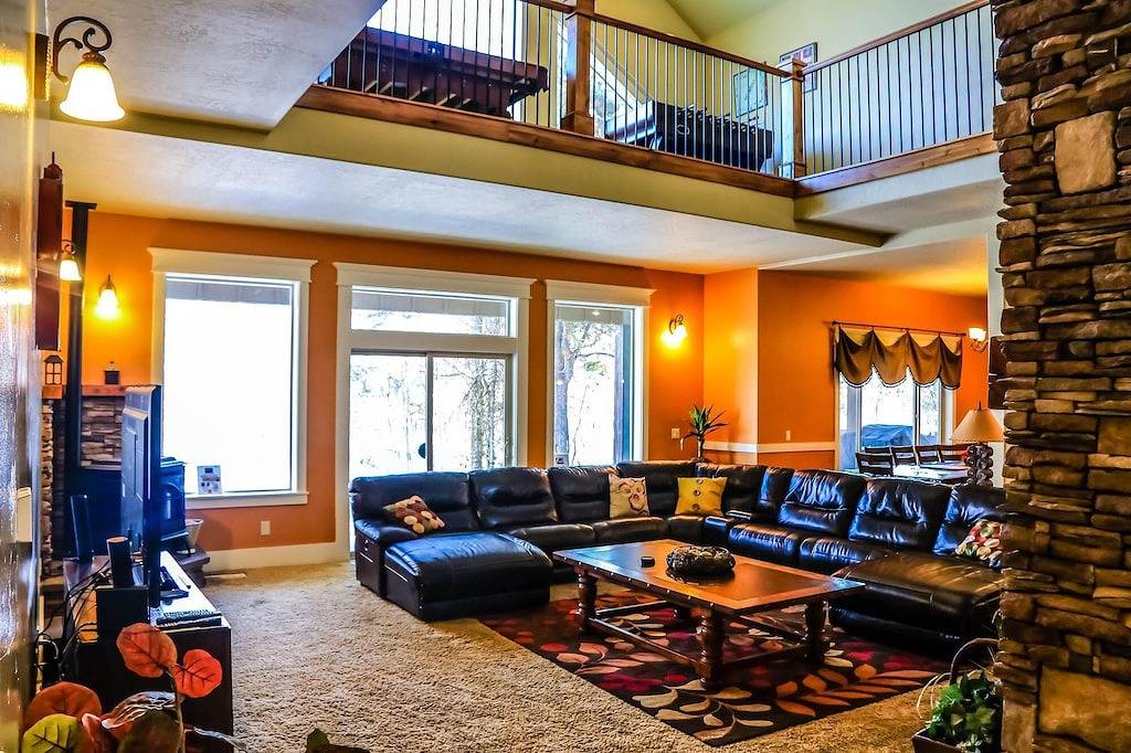 Log Cabin for 10 Guests in McCall, Payette Lake