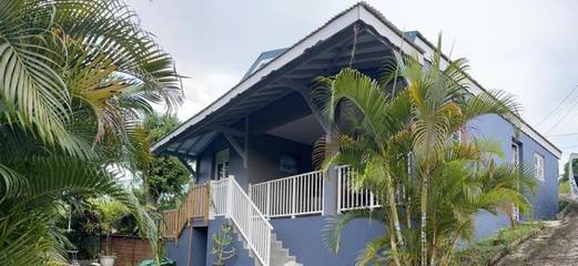 Cottage pour 6 personnes, avec piscine ainsi que vue et jardin à Rivière-Pilote