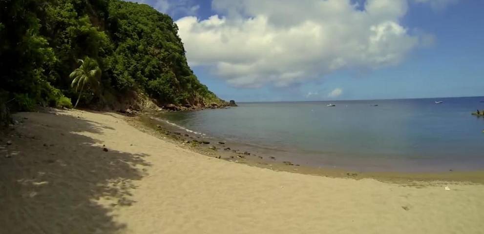 Location de vacances pour 4 personnes, avec jardin et vue à Terre-de-Bas - 2