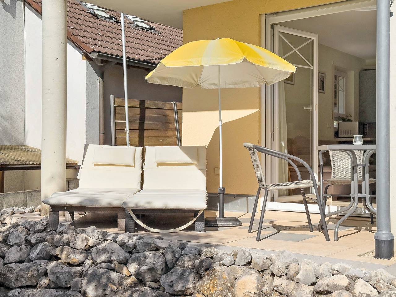 Ganze Wohnung, Ferienwohnung 'Jacqueline' mit privater Terrasse, Gemeinschaftsgarten und Wi-Fi in Unteruhldingen, Uhldingen-Mühlhofen