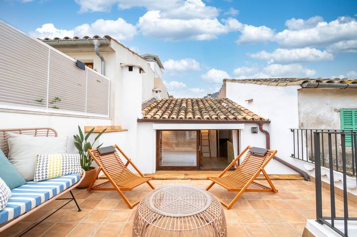 Ferienhaus 'La Roca' mit Bergblick, Wi-Fi und Klimaanlage in Pollença Stadt, Pollença