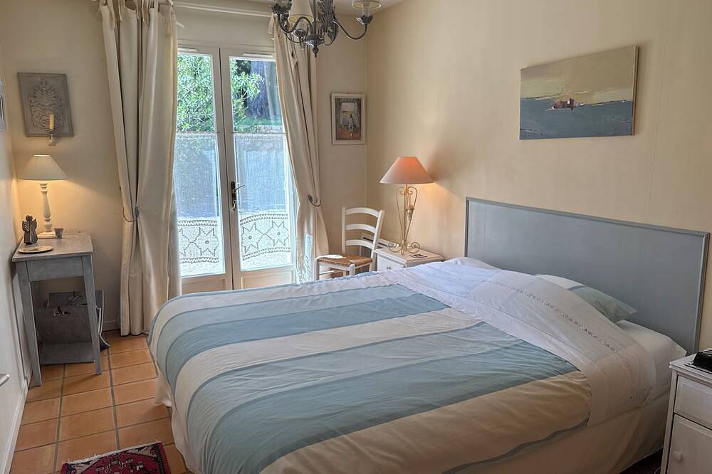 Aix en Provence, near, beautiful country house 200 m2 with independent studio and swimming pool in Ventabren, Mittelmeerküste (Frankreich)