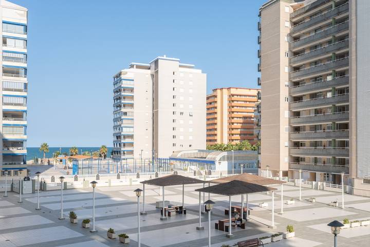 Hel lejlighed, Apartment 'Maria's Beach' with Shared Pool, Shared Terrace and Wi-Fi in Playa de Tavernes de la Valldigna, Tavernes de la Valldigna