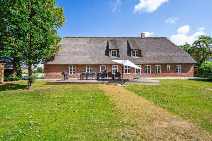 Ferienhaus für 16 Personen, mit Terrasse und Garten sowie Sauna in Højer